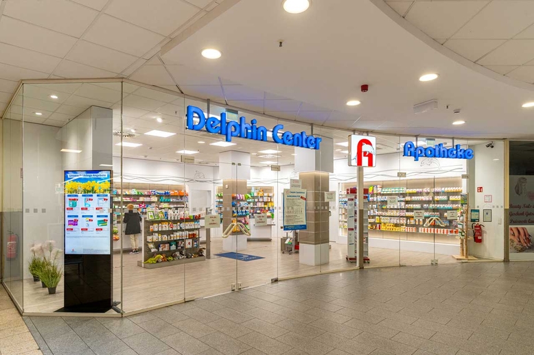 Eingangsbereich Delphin Apotheke Prenzlau im Einkaufzentrum in Prenzlau